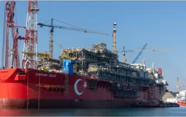 Гигантски плаващ завод за газ пътува към турското находище Сакария