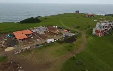 Устройственият план на Природен парк Странджа (удобно) още не е приет, така че не е ясно какво попада в защитената зона и кое  остава извън нея. 