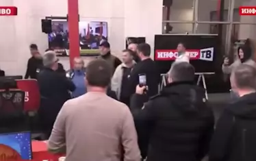 Протестиращи влязоха в телевизия в Белград
