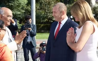  "Външната" активност на Радев засега определено изостава от "вътрешната". 