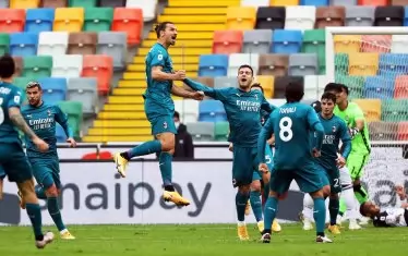 Златан Ибрахимович е скочил високо сред съотборниците си от "Милан" след красивия си гол срещу "Удинезе".