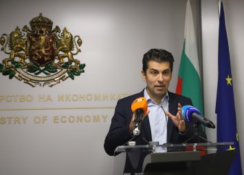 Настана бъркотия къде трябва да се дарява за Украйна