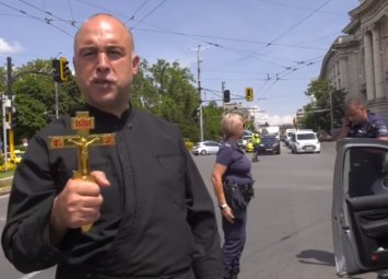 Фалшивият поп написа псалм за куфарите на Путин