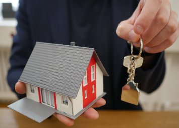 III. ТЪРГ С ЯВНО НАДДАВАНЕ ЗА ПРОДАЖБА НА НЕДВИЖИМИ ИМОТИ
