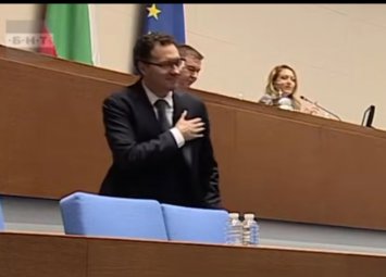 Мярка за неотклонение: Митов остава на поста си, независимо колко правителства се сменят