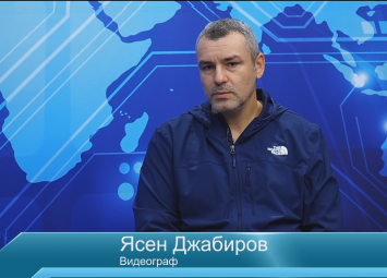 Полицайка се забавляваше с кой лют спрей да напръска протестиращ