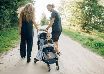 Как да изберете бебешка количка с Bazar.bg