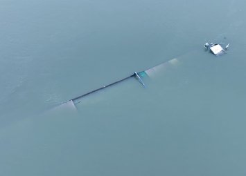 Безпрецедентно: Две баржи потънаха до България, спасиха трета