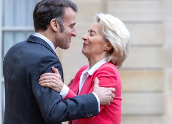 Радев поиска от Великите сили намеса срещу намесата на ЕС в изборите ни