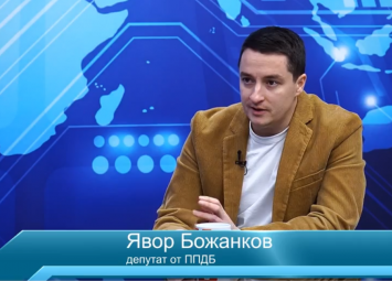 Старата ченгеджийска система постоянно слага на сцената кукли на конци