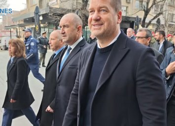 Радев на ускорен курс по чегъртане при Диван Диван