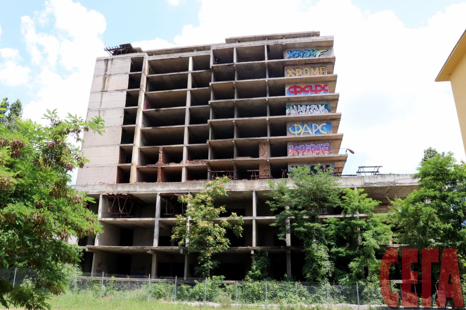 Stroezht Na Novata Detska Bolnica E V Zadnena Ulica Sega