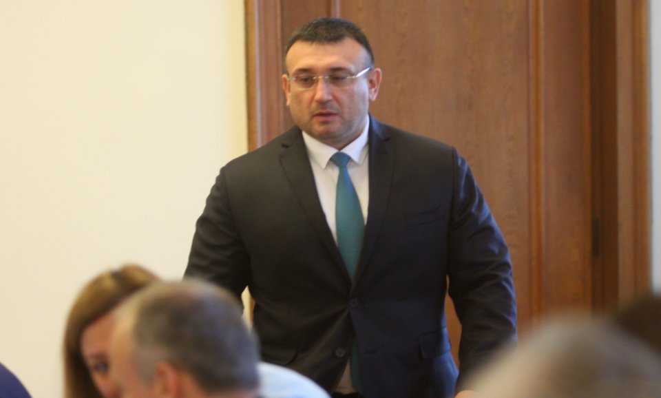 S 10 She Bdat Uvelicheni Zaplatite Na Sluzhitelite V Mvr Sega