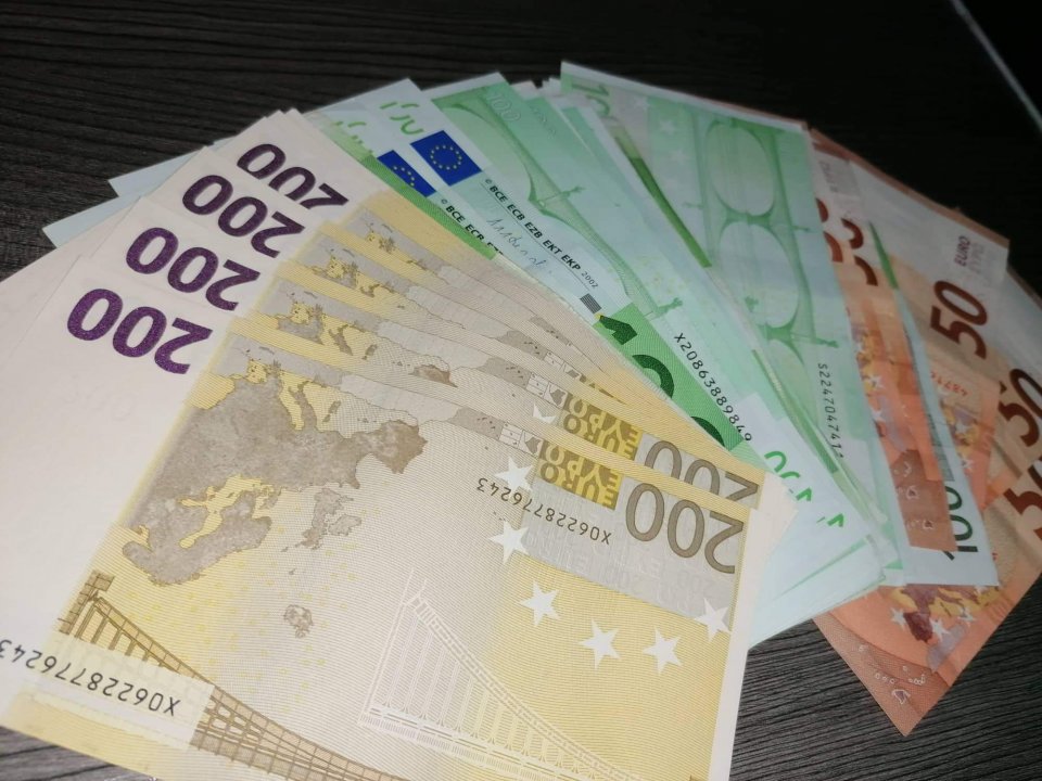 Kurst Lev Evro Veche Ne E Fiksiran V Zakon Sega