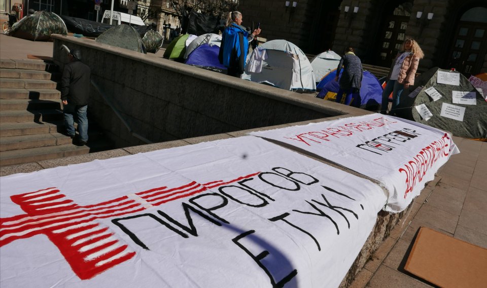 Novite Milioni Za Bolnicite Podpaliha Novi Protesti Sega