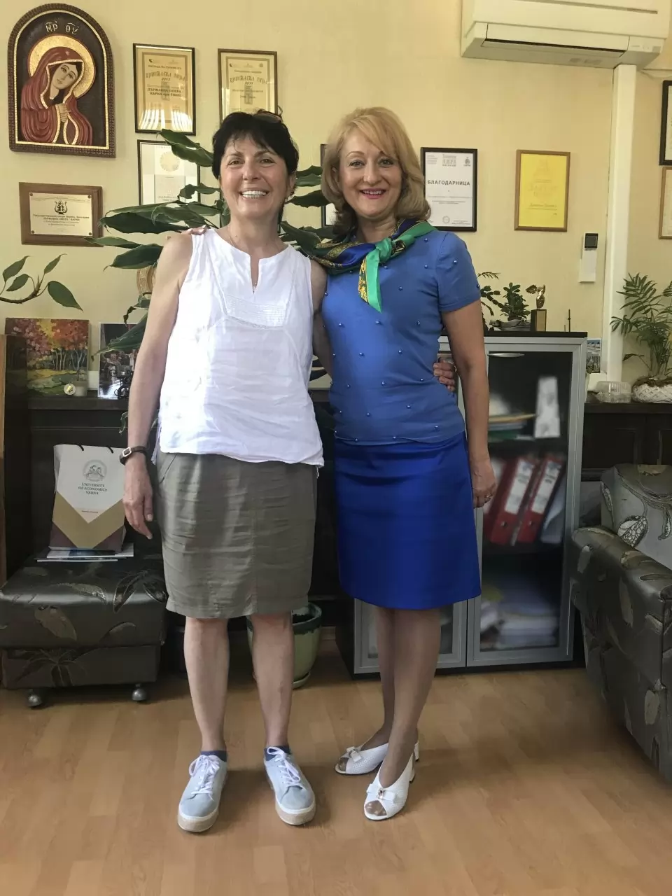 Дъщерята на Димитър Димов Теодора и директорът на ТПМЦ Варна Даниела Димова подписаха договор и за сценична адаптация на класиката "Тютюн".