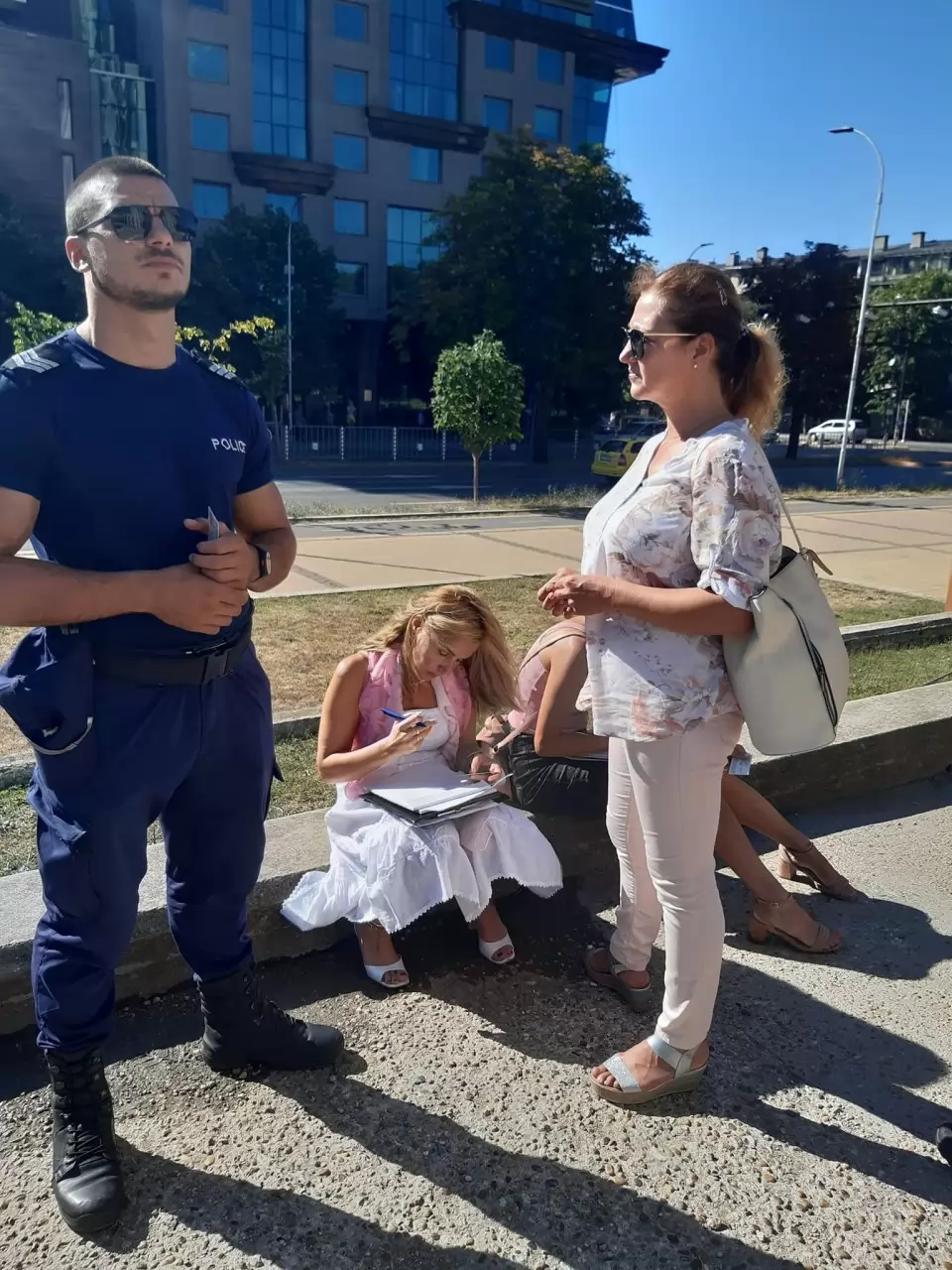 Част от сцените на 3 август.