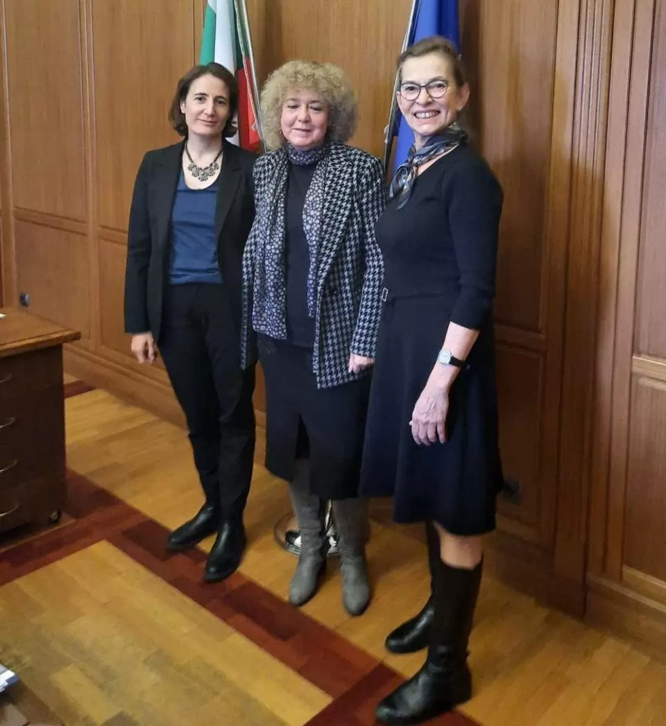 Председателката на Върховния касационен съд Галина Захарова (в средата) и посланичките на Германия Ирене Планк (вдясно) и на Франция Мари Дюмулен.